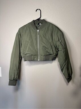 H&M Divided Olive Green Cropped Bomber Jacket XS Utility Zip EUC